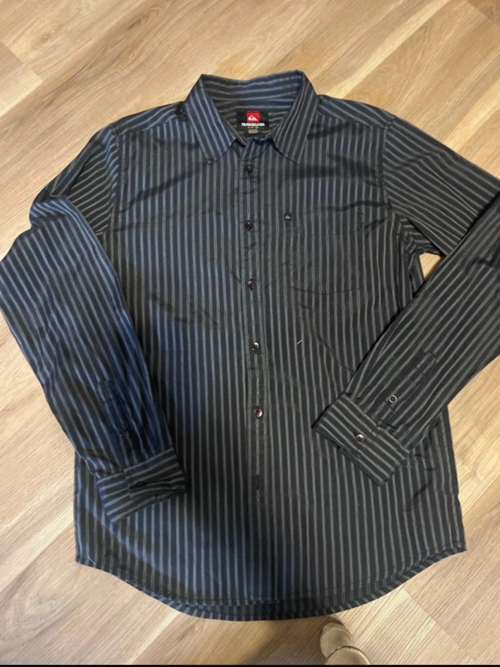 Quiksilver Men’s Black and Gray Striped Button-Down Shirt Sz small